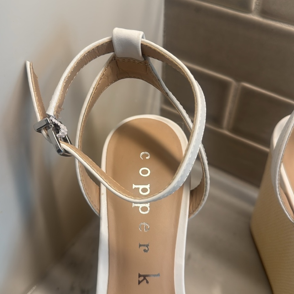 Copper Key Women’s NWOT White Square Toe Ankle Strap 7M Daybreak - Picture 6 of 12